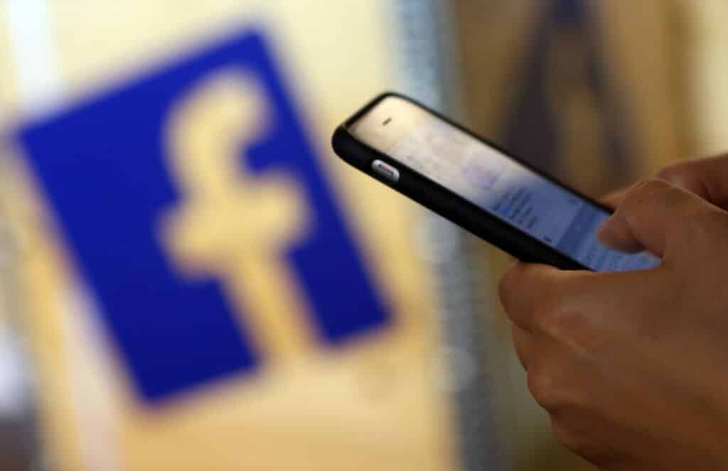 فيسبوك تحذف 16 ألف مجموعة للمراجعات الوهمية