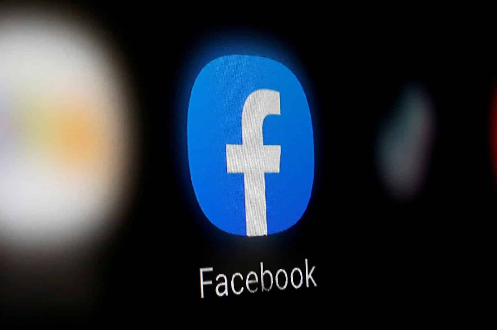 فيسبوك تخفي الصفحات التي تشارك معلومات مضللة
