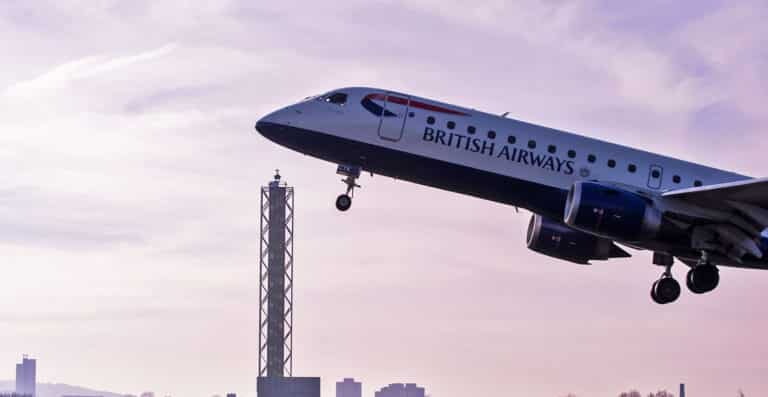 London City .. أول مطار يتحكم في الحركة الجوية عبر برج رقمي