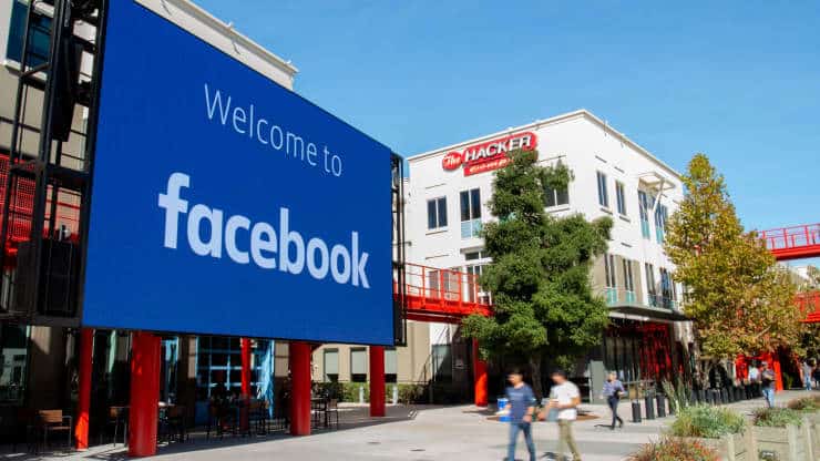 فيسبوك توسع سياسة العمل عن بعد
