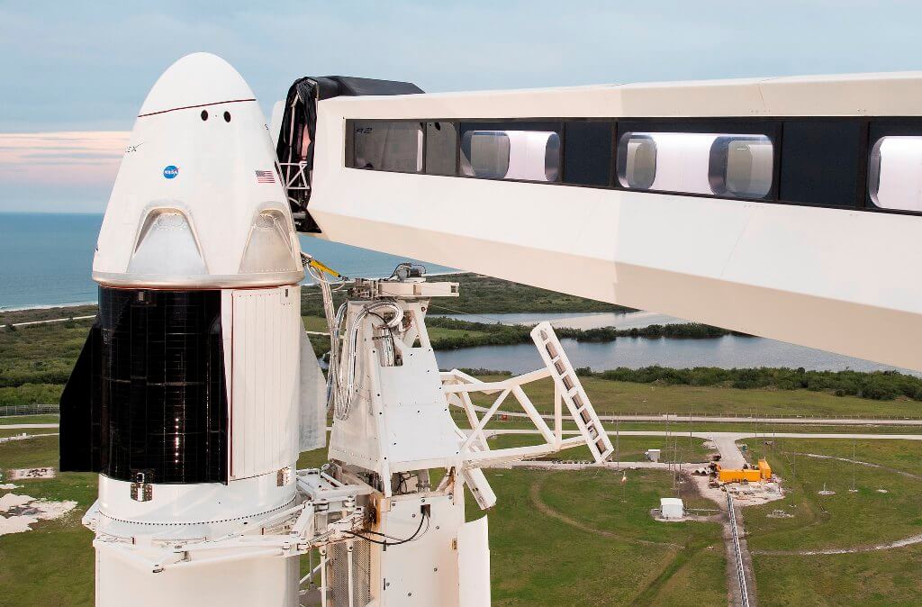 شركة SpaceX توقع صفقة ضخمة لثلاث بعثات خاصة
