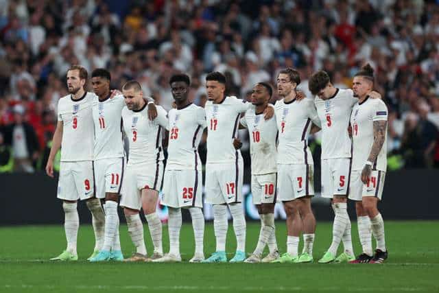 فيسبوك وتويتر تواجهان انتقادات بسبب لاعبي إنجلترا