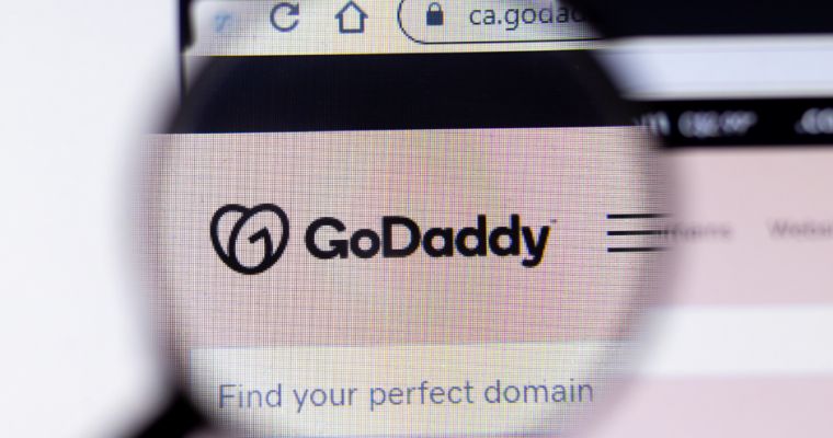 جوجل تتعاون مع GoDaddy لتوسيع التجارة الإلكترونية