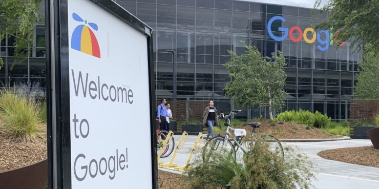 جوجل تريد أن تصبح نسخة من شركة آبل