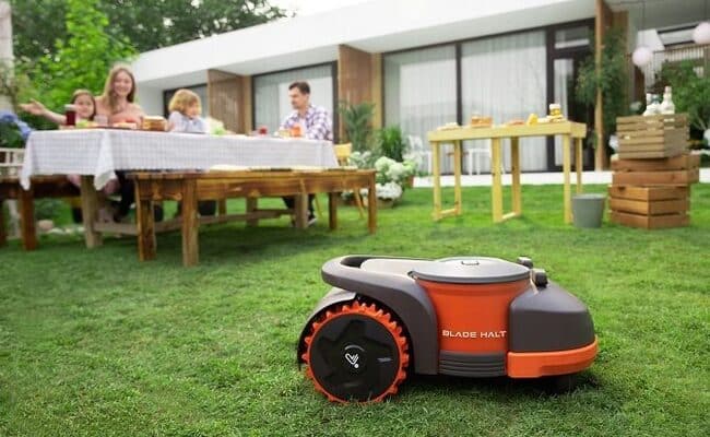 Segway تعلن عن جزازة عشب روبوتية أكثر ذكاء