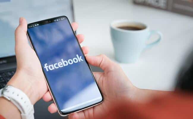 فيسبوك تواجه انتقادات من مجلس الإشراف