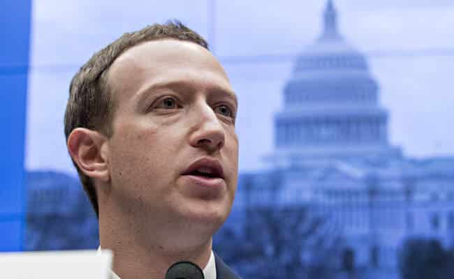زوكربيرج يرفض الادعاءات بشأن فيسبوك