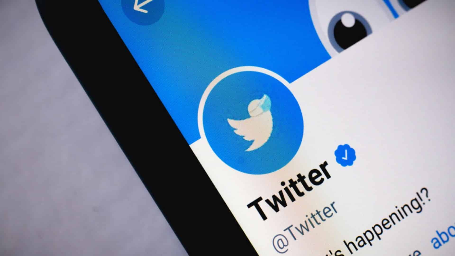تويتر توقف إتاحة علامة التوثيق الزرقاء لمشتركي خدمتها المدفوعة