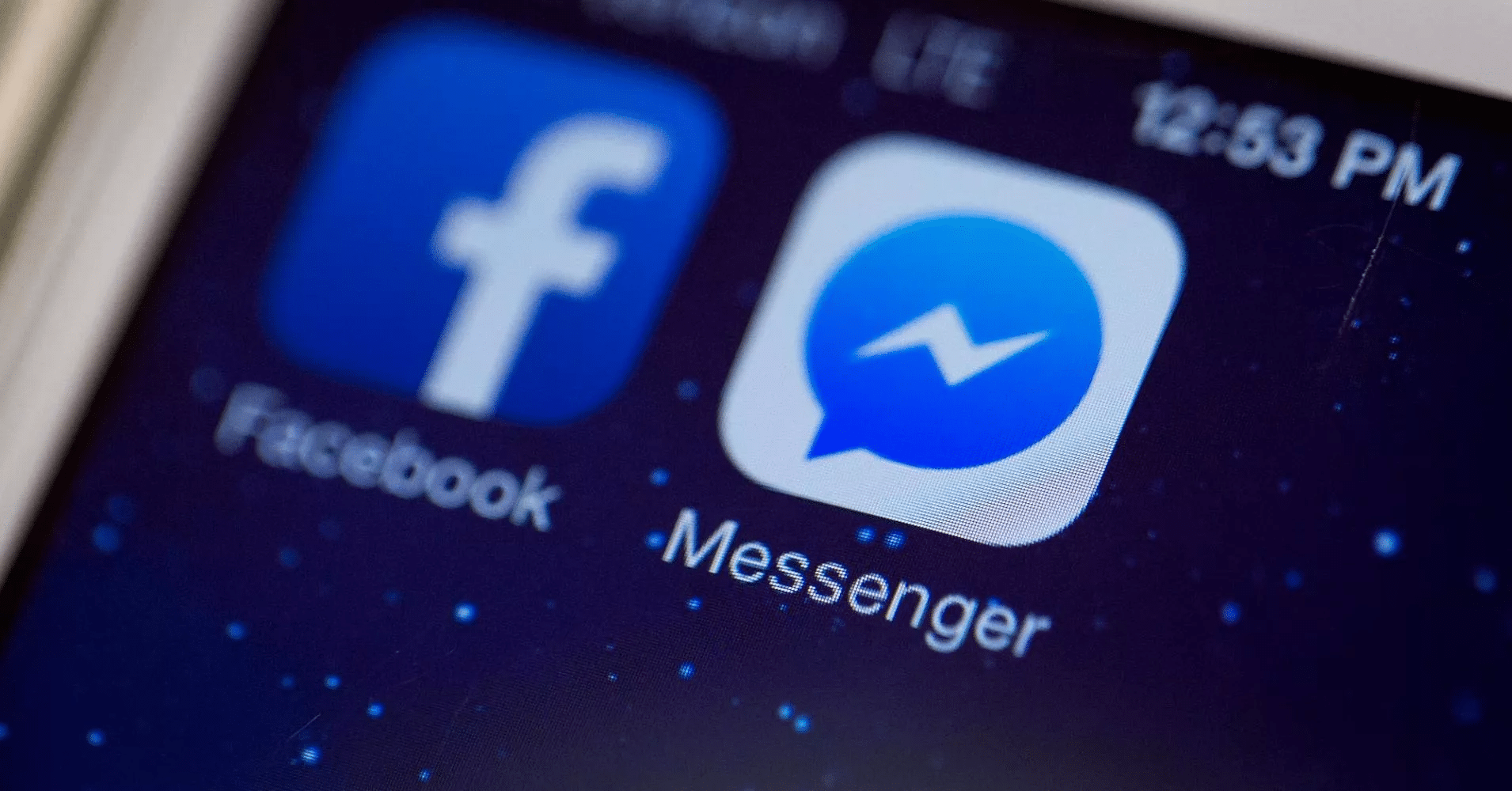 موظف سابق: فيسبوك تتعمد استنزاف بطارية هاتفك دون علمك