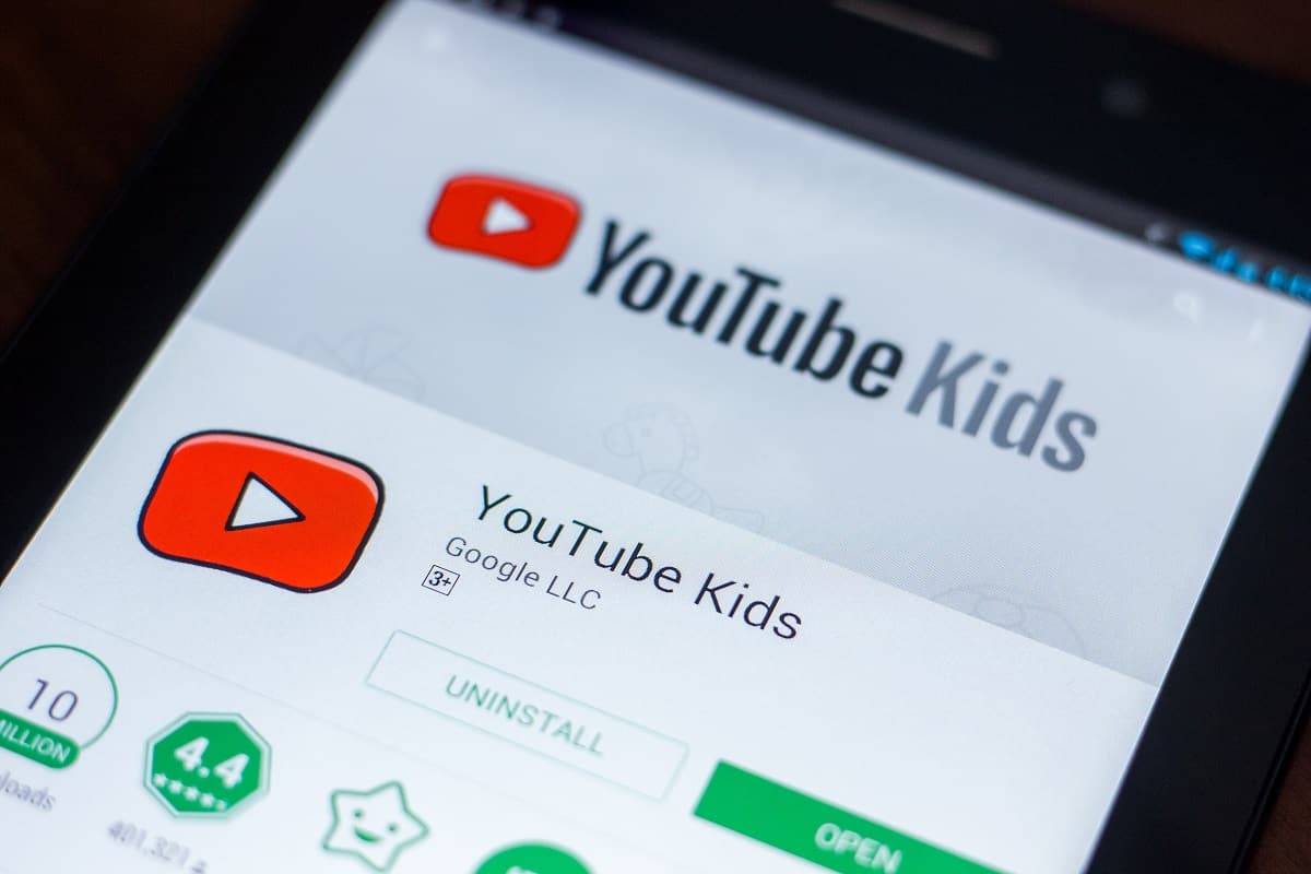 كيف تتحكم في الوقت الذي يقضيه طفلك في تطبيق يوتيوب كيدز؟