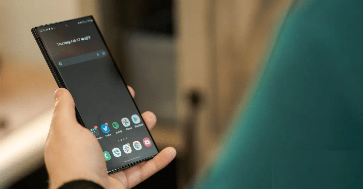 لماذا يجب على مستخدمي هواتف سامسونج و Pixel تحديث هواتفهم حالًا؟