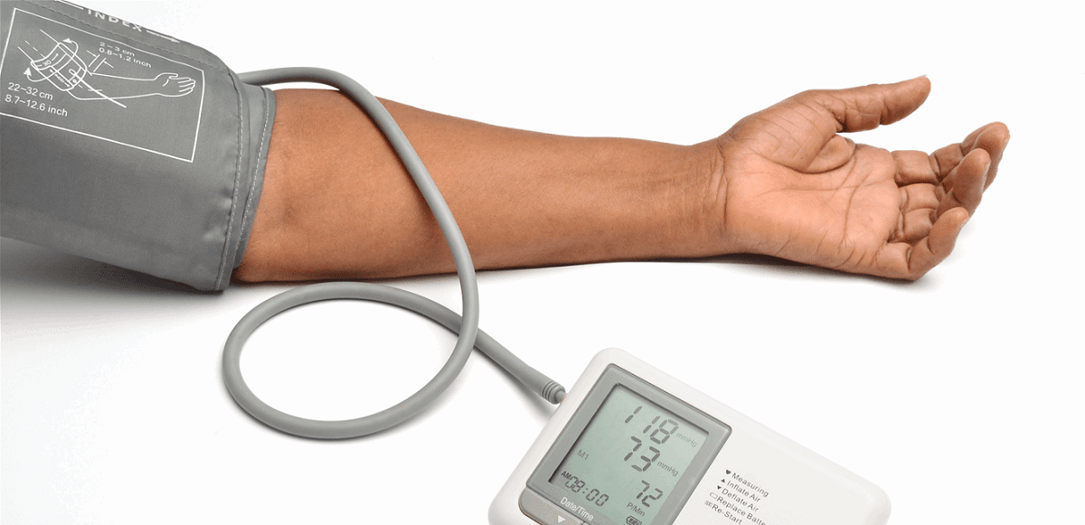 الغذاء والدواء: 5 نصائح للحصول على قراءة صحيحة لضغط الدم من خلال الجهاز المنزلي