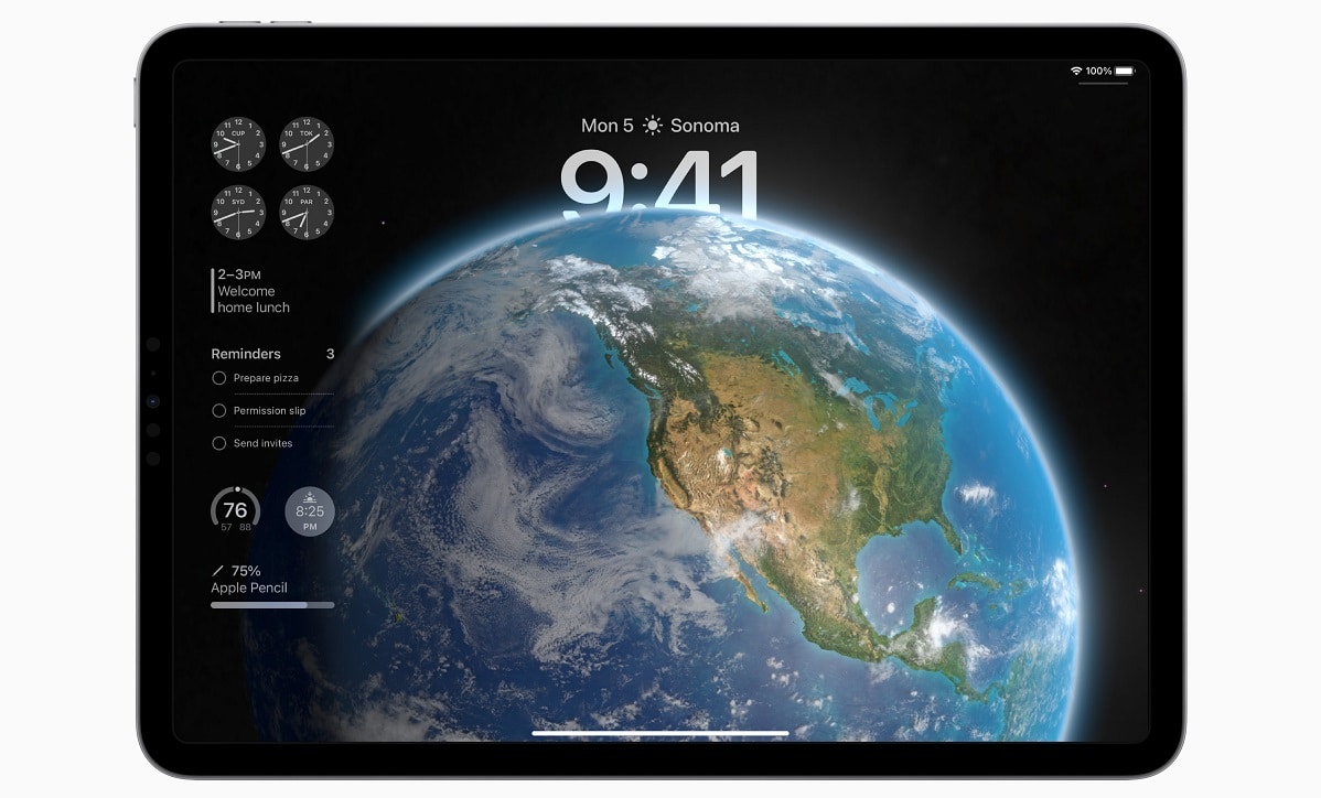 Apple-WWDC23-iPadOS-17-Lock-Screen-Earth-with-widgets-230605-1.jpg