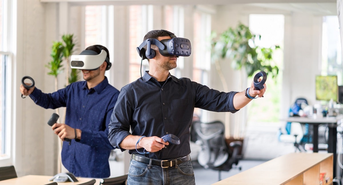 ما الفرق بين الواقع الافتراضي VR والمعزز AR والمختلط MR؟