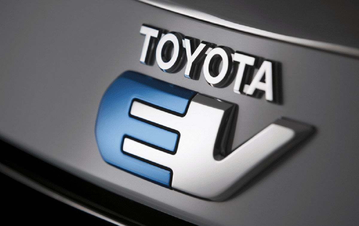قالت شركة تويوتا موتور اليوم الثلاثاء إنها ستقدم إصدارًا جديدًا من بطاريات الحالة الصلبة العالية الأداء وتقنيات أخرى لتحسين المدى والأداء وخفض تكاليف لسياراتها الكهربائية.