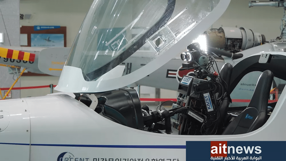 علماء يصنعون روبوتًا بشريًا يمكنه قيادة الطائرة بالذكاء الاصطناعي