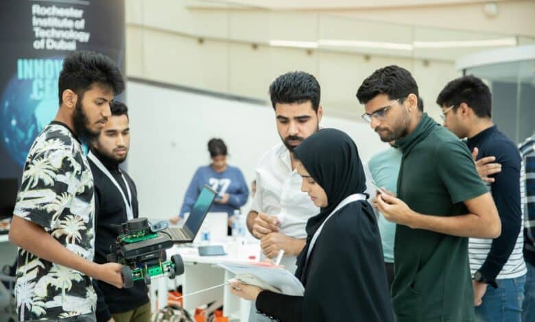 14 جامعة وطنية وعالمية تشارك في الدورة الثانية من مسابقة الإمارات للروبوتات 