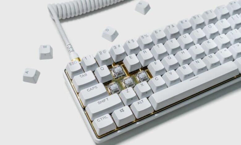 SteelSeries تطلق لوحة المفاتيح Apex Pro Mini: White x Gold بإصدار محدود