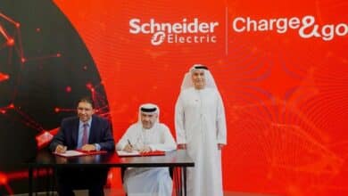 "شنايدر إلكتريك" تتعاون مع "إي آند" لتعزيز البنية التحتية للمركبات الكهربائية في الإمارات