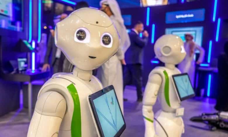 كيف تحسّن الروبوتات كفاءة الخدمات العامة في الإمارات؟