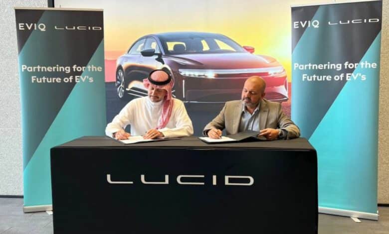 "لوسيد" و"EVIQ" تتعاونان لتطوير البنية التحتية لشحن السيارات الكهربائية في السعودية