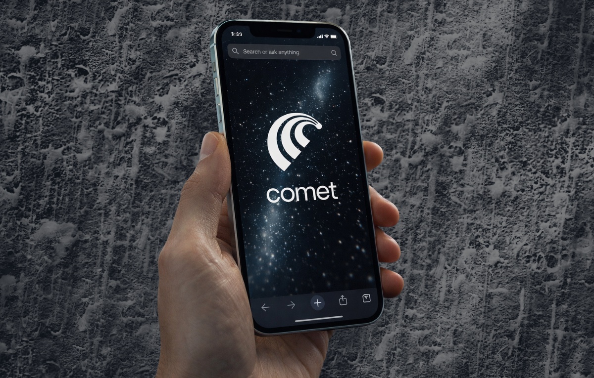 واجهة متصفح Comet المدعوم بالذكاء الاصطناعي على جهاز آيفون