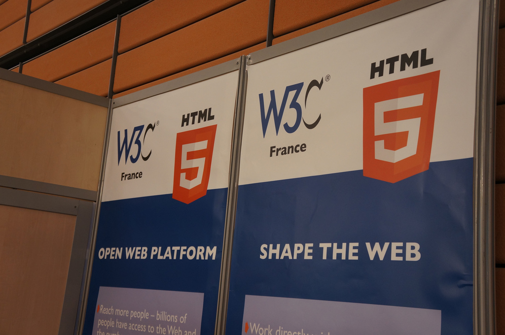 إقرار المعايير قبل النهائية من HTML5
