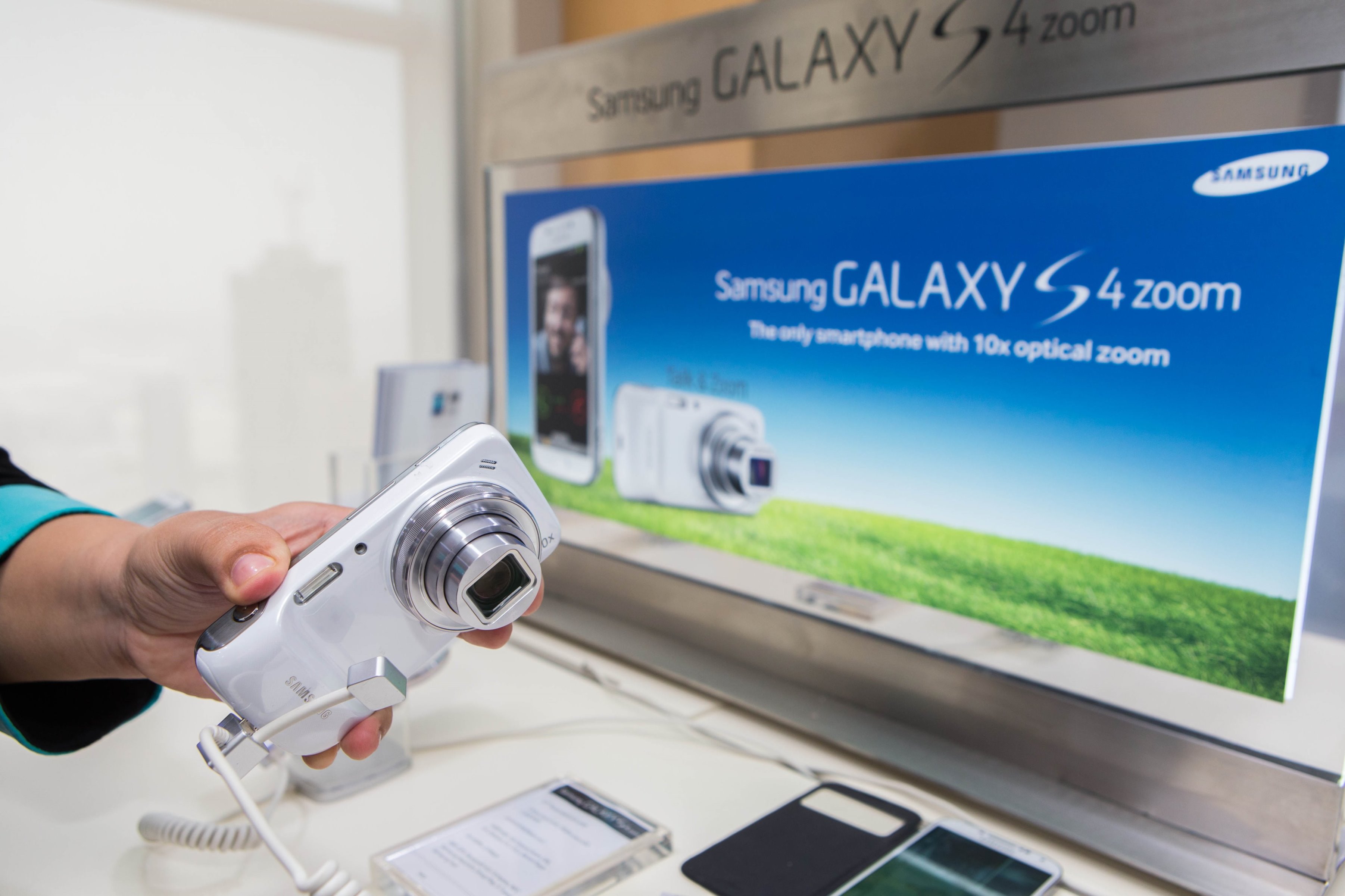 سامسونج تطلق هاتفها الذكي "جالكسي إس 4 زوم" الإمارات | البوابة العربية التقنية